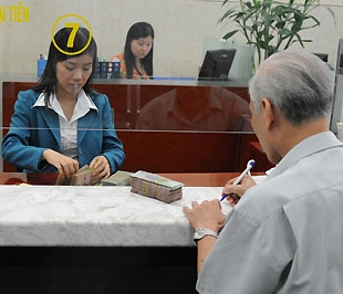 Các ngân hàng liên tiếp tăng lãi suất những ngày gần đây, tập trung ở các kỳ hạn ngắn - Ảnh: Quang Liên.