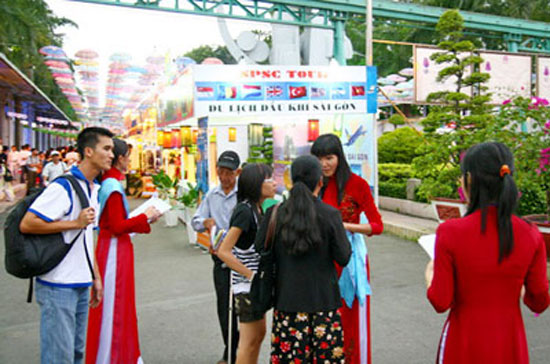 Dự thảo chiến lược phát triển du lịch Việt Nam đến năm 2020 đã xác định mục tiêu đưa du lịch Việt Nam thành ngành kinh tế mũi nhọn, chuyện nghiệp và đồng bộ, có tính cạnh tranh.