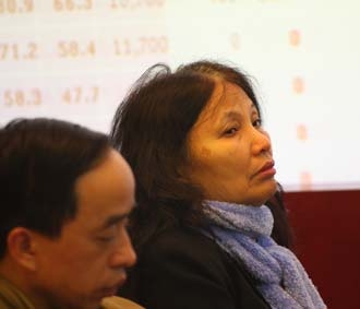 Trước phiên này, nhiều nhà đầu tư lo ngại về thứ Hai tới, ngày 17/3, Ngân hàng Nhà nước phát hành 20.300 tỷ đồng tín phiếu bắt buộc - Ảnh: Việt Tuấn.