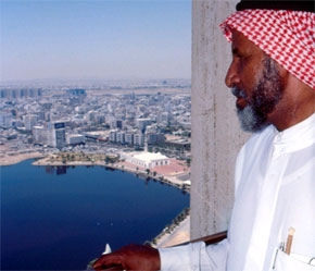 Với nền kinh tế trong nước không đủ lớn để hấp thụ nổi lượng vốn như vậy, các nhà đầu tư vùng Vịnh tất nhiên phải tìm cách đầu tư ra bên ngoài.