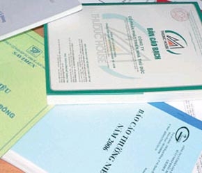 Những bản công bố thông tin được thực hiện rất khác nhau ở các doanh nghiệp - Ảnh: SGTT.