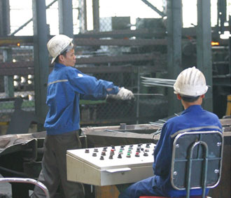 Các doanh nghiệp có vốn đầu tư nước ngoài lại tiếp tục phàn nàn về thủ tục đăng ký và các qui định liên quan.