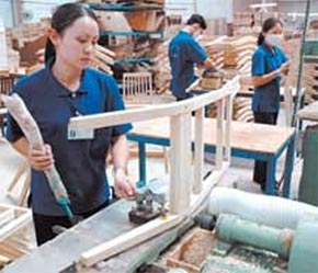 Bốn tháng đầu năm 2007, tốc độ tăng trưởng của ngành gỗ chỉ dừng ở con số khiêm tốn: 21,8% so cùng kỳ.