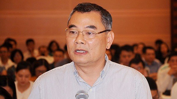 Thiếu tướng Tô Ân Xô trao đổi với báo giới.