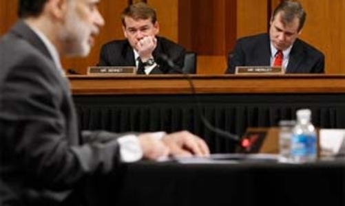 Giá vàng xuống dốc, giá dầu phục hồi