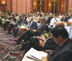 Đẩy mạnh hội nhập kinh tế khu vực và sớm kết thúc đàm phán tự do hoá thương mại với các nước đối thoại, là những vấn đề được đặc biệt quan tâm.