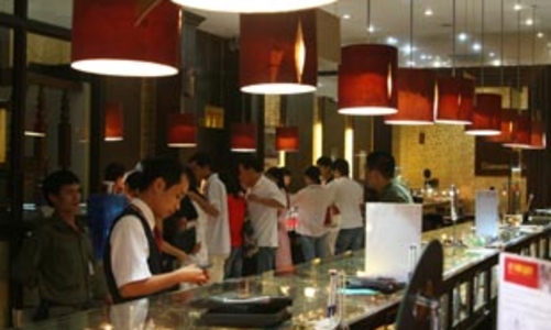 Giá vàng lao lên 2.060.000 đồng/chỉ