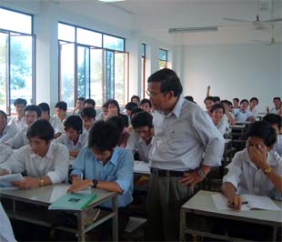 Theo quyết định mới, thời gian làm việc của giảng viên là 40 giờ/tuần, tổng thời gian làm việc bình quân của một người trong năm là 1.760 giờ, trong đó có 900 giờ giảng dạy.