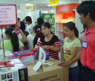 Việc nhà sản xuất hay cơ quan quản lý Nhà nước phải chịu trách nhiệm khi người tiêu dùng bị thiệt hại đang còn là vấn đề có nhiều ý kiến khác nhau.