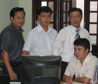 VBS mô phỏng hoạt động kinh doanh của một công ty đang cạnh tranh với hàng nghìn công ty trên thương trường khắc nghiệt.