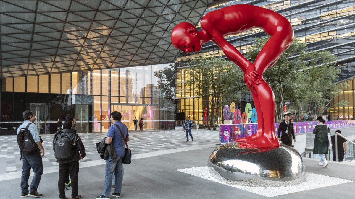 Bên ngoài trụ sở của Ant Financial Services, startup hiện được định giá 150 tỷ USD, tại Hàng Châu, Trung Quốc - Ảnh: Bloomberg. 