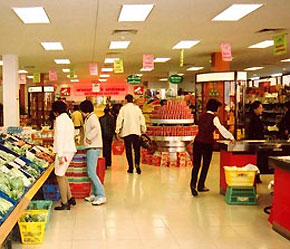 Ngoài vai trò của Nhà nước, các doanh nghiệp bán lẻ trong nước cũng thừa nhận sự sống của họ phụ thuộc vào những cải tổ nội lực và những bất cập của họ hiện nay.
