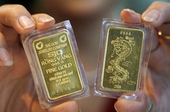 Tính tới cuối giờ chiều nay, giá vàng trong nước đã tăng khoảng 600.000 đồng/lượng trong vòng 24h - Ảnh: Reuters.