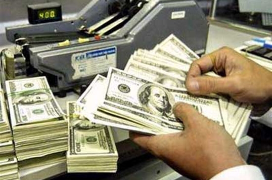 Giá USD do ngân hàng Vietcombank niêm yết sáng nay còn 20.600 đồng (mua vào) và 20.670 đồng (bán ra), giảm tương ứng 50 đồng và 80 đồng so với hôm qua.