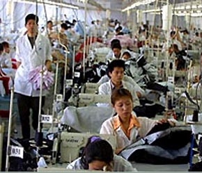 Bấy lâu nay, ngành dệt may đang "đi trên đôi chân của người khác".