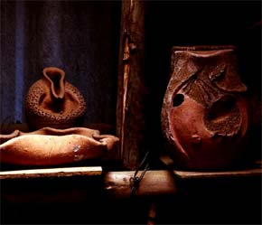 Một số sản phẩm gốm mỹ nghệ Phù Lãng của Công ty Leonis.