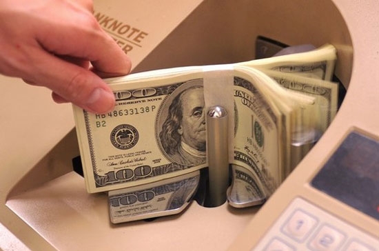 Chỉ số Dollar Index, thước đo sức mạnh của USD so với một rồ tiền tệ, đã giảm xuống mức thấp nhất từ đầu năm trong phiên này - Ảnh: Getty.