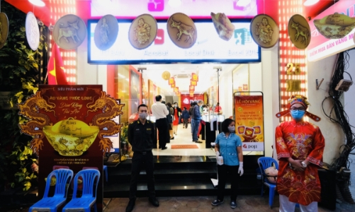 Vắng vẻ khác lạ ngày vía Thần Tài thời Covid