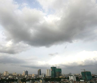 Quý 2 vừa qua, thị trường bất động sản Hà Nội đã chứng kiến sự đảo chiều về giá ở tất cả các phân khúc của thị trường căn hộ - Ảnh: AP.