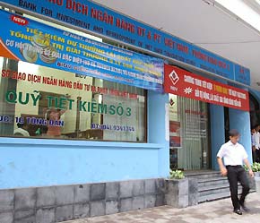 Có nhiều rào cản để lãi suất huy động VND không tăng quá đà.
