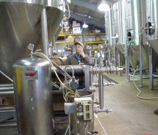 Hiện Hanoimilk vẫn chỉ sản xuất khoảng 30% công suất, sản phẩm tiêu thụ thời điểm này cũng mới chỉ bằng khoảng 50% so với những tháng trước đó.