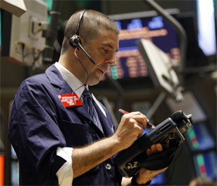 Với phiên tăng điểm này, chỉ số Dow Jones và S&P 500 tiếp tục duy trì ở mức cao nhất trong vòng 9 tháng qua - Ảnh: Reuters.