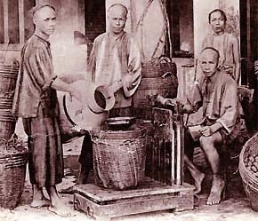 Một tiệm buôn của người Hoa tại Sài Gòn đầu thế kỷ trước - Ảnh tư liệu.