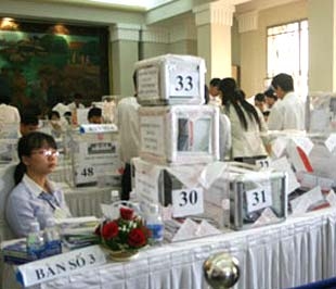 "Không nên chỉ thiên về việc bán cổ phần theo phương thức thỏa thuận hay bảo lãnh phát hành mà tùy tình hình thực tế để có quyết định phù hợp".