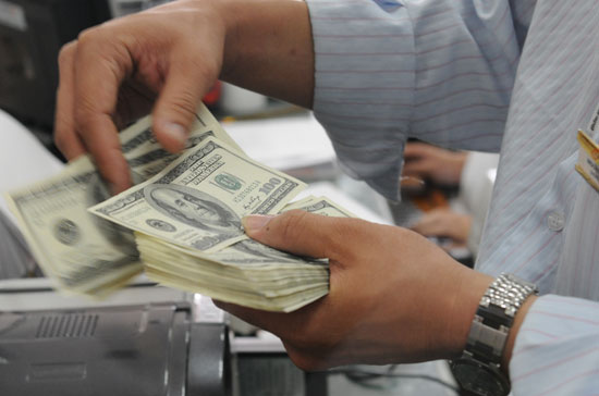 Trường hợp cho vay bằng ngoại tệ để sử dụng trong nước, khách hàng phải bán số ngoại tệ vay đó cho tổ chức tín dụng cho vay - Ảnh: Quang Liên.