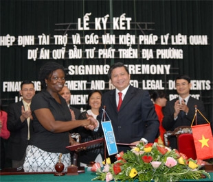 Lễ ký kết Hiệp định tài trợ và các văn kiện pháp lý liên quan của Dự án “Quỹ Đầu tư phát triển địa phương”.