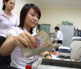 Đi cùng với việc giảm lãi suất cho vay, nhiều ngân hàng thương mại cũng khẳng định đang sẵn sàng những nguồn vốn lớn để đáp ứng nhu cầu vay của nền kinh tế - Ảnh: Việt Tuấn.