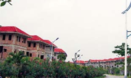 Hà Nội: Hàng trăm biệt thự... bỏ hoang