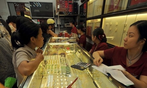 Giá vàng sụt 250.000 đồng/lượng trong một ngày