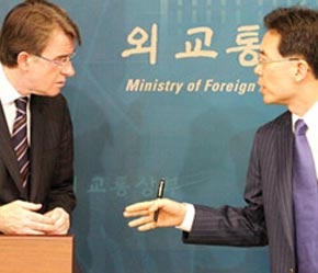 FTA Hàn - EU có tầm quan trọng lớn với cả hai bên nhưng xem ra, Hàn Quốc được lợi nhiều hơn.