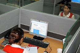 Trung tâm này sử dụng công nghệ Contact Center, tạo kênh giao tiếp đa phương tiện, gồm các phương thức tương tác với khách hàng qua điện thoại, email, webchat…
