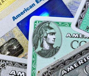 Nằm trong số những hãng thẻ hàng đầu nước Mỹ bênh cạnh Visa và MasterCard, AmEx cũng không tránh được những tác động tiêu cực của khủng hoảng tài chính. 