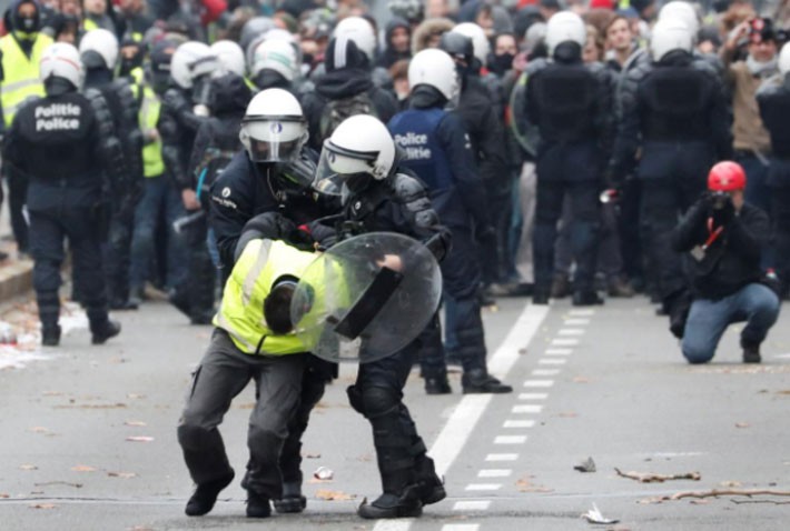 Biểu tình “áo vàng” lan từ Pháp sang Bỉ - Ảnh 8.