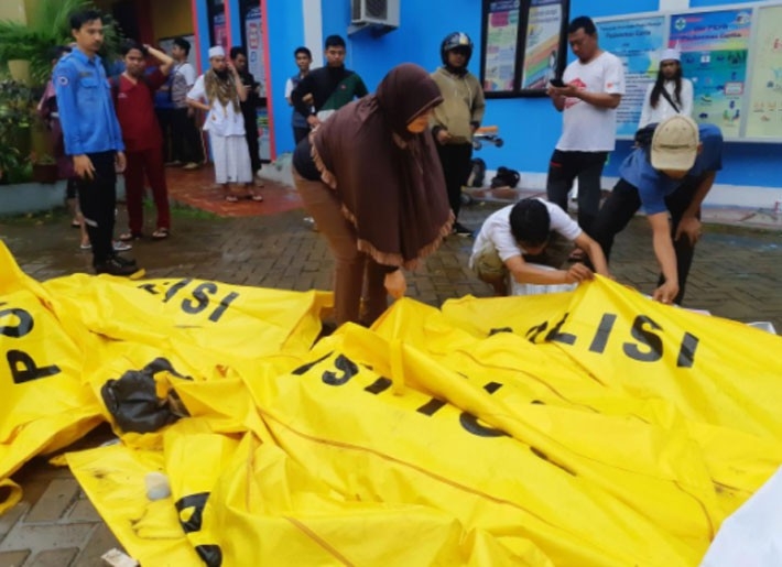 Ít nhất 222 người chết trong trận sóng thần ở Indonesia - Ảnh 8.