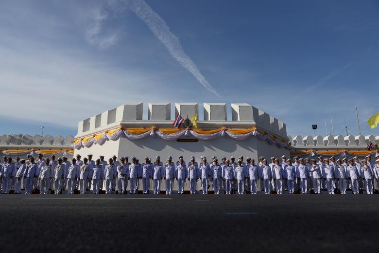 Vua Vajiralongkorn của Thái Lan chính thức đăng quang - Ảnh 8.