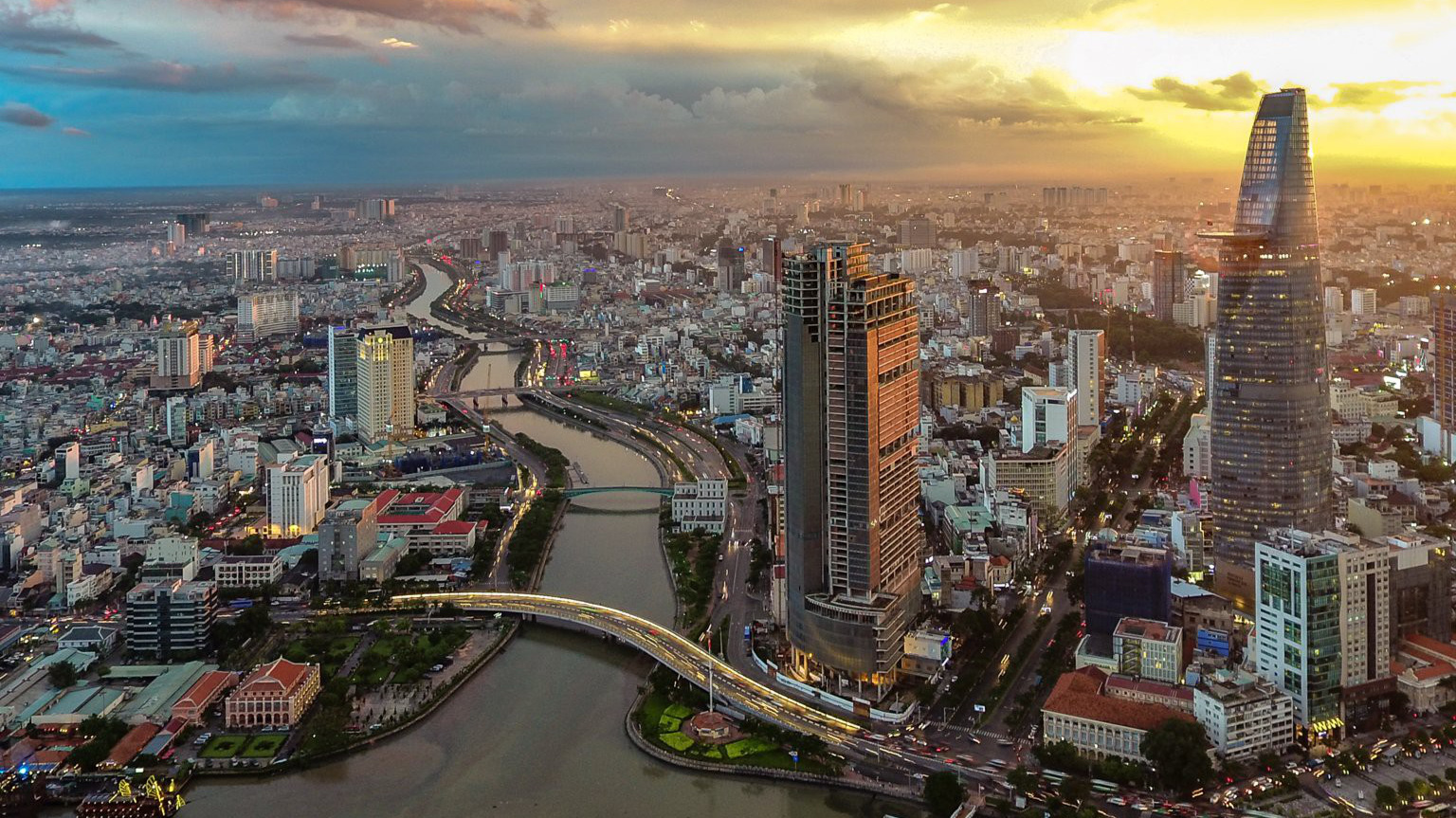 Kinh tế Việt Nam tăng trưởng nhanh từ 0,4% trong quý 2/2020 lên 2,6% trong quý 3 - Ảnh: Shutterstock