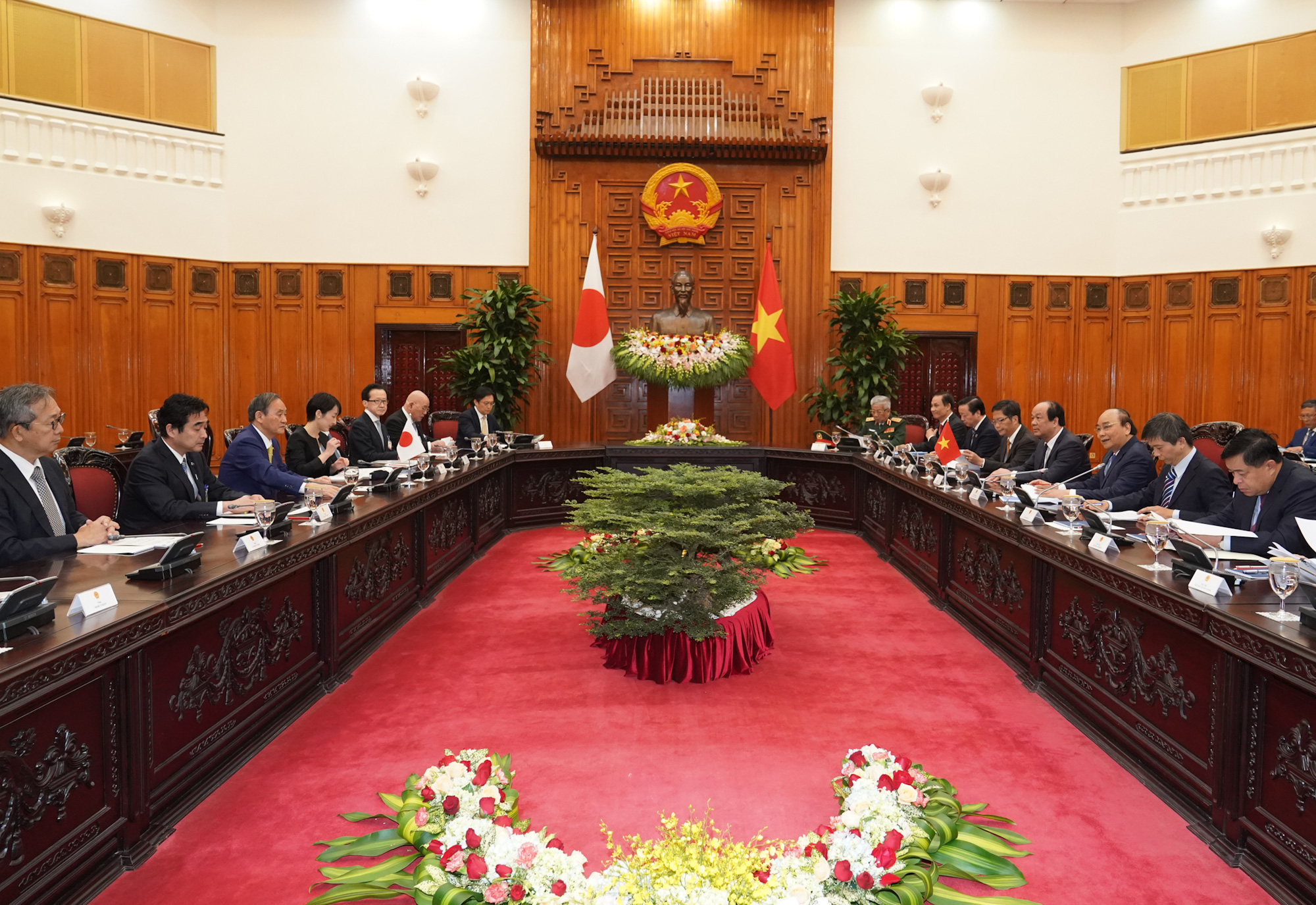Hai Thủ tướng tiến hành hội đàm - Ảnh: VGP.