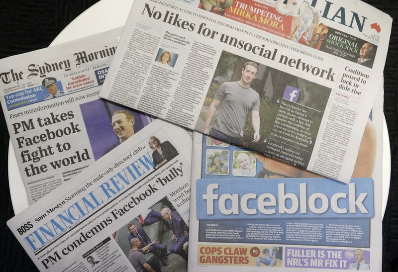 Loạt bài báo chỉ trích Facebook trên các tờ báo lớn - Ảnh: BBC