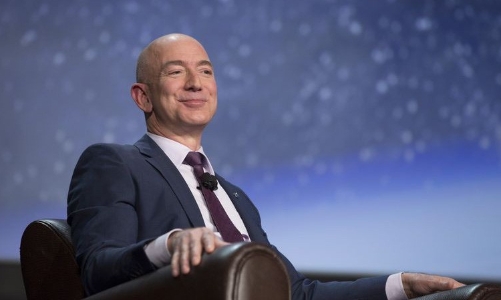 Tài sản ông chủ Amazon cán mốc 100 tỷ USD nhờ Black Friday