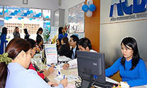 Ngân hàng đầu tiên công bố hạ lãi suất huy động