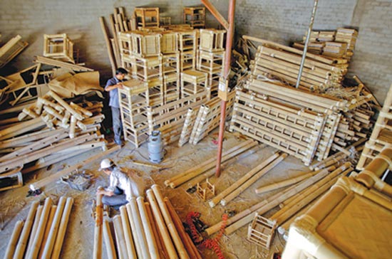 Các doanh nghiệp sản xuất hàng xuất khẩu được lợi khi giá Đô la Mỹ tăng - Ảnh: Lê Quang Nhật.