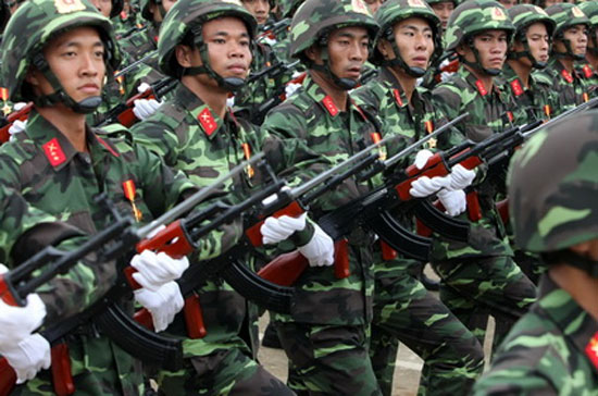 Các chiến sĩ bộ binh trong cuộc tổng duyệt diễu binh trước đại lễ 1.000 năm Thăng Long - Hà Nội, tháng 10/2010.