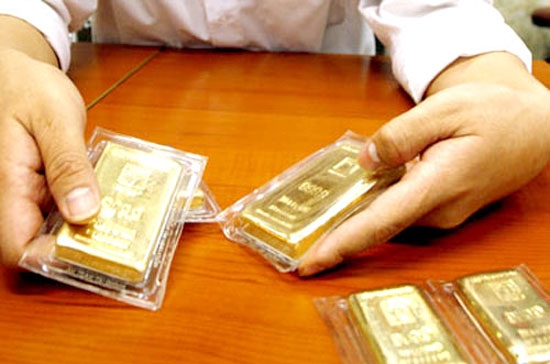 Do giá USD thị trường tự do đi xuống, khoảng cách giữa giá vàng trong nước và thế giới quy đổi đang thu hẹp lại.