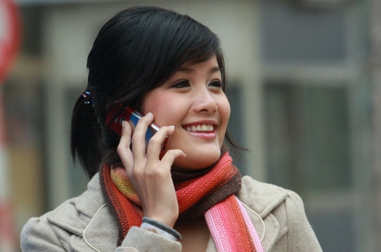 Điểm đặc biệt ở chính sách này của MobiFone là không cần đến cửa hàng, không tiền đặt cọc, không cần nạp tiền nhiều vào tài khoản… khách hàng trả trước vẫn có thể roaming quốc tế khi đi nước ngoài.