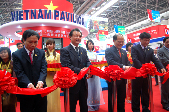Khai trương gian hàng Việt Nam tại CAEXPO 2009 - Ảnh: Anh Quân.