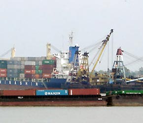 Để đạt được mục tiêu kim ngạch xuất khẩu cả năm 47,54 tỷ USD, trung bình những tháng còn lại của năm 2007, Việt Nam phải đạt kim ngạch xấp xỉ 4,2 tỷ USD/tháng.